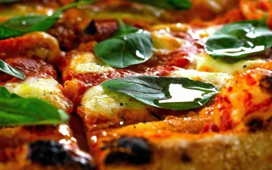 pizza with spinach topped 
